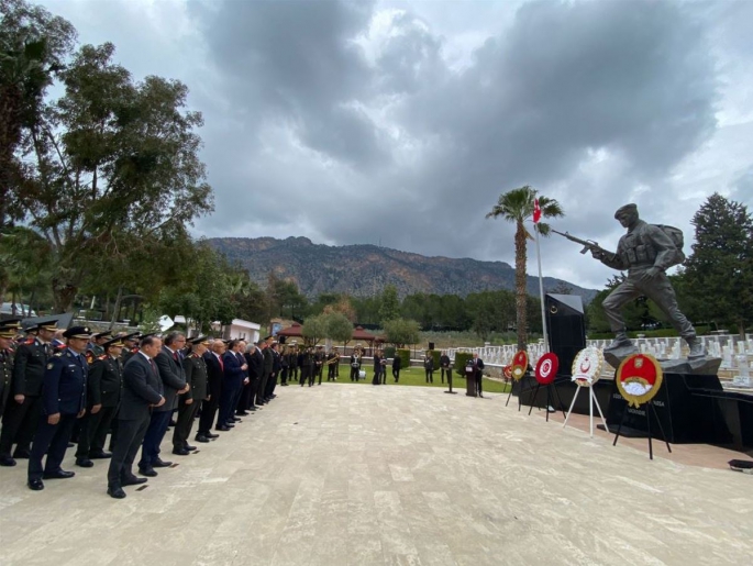  18 Mart Şehitler Günü dolayısıyla Boğaz Şehitliğinde tören düzenlendi