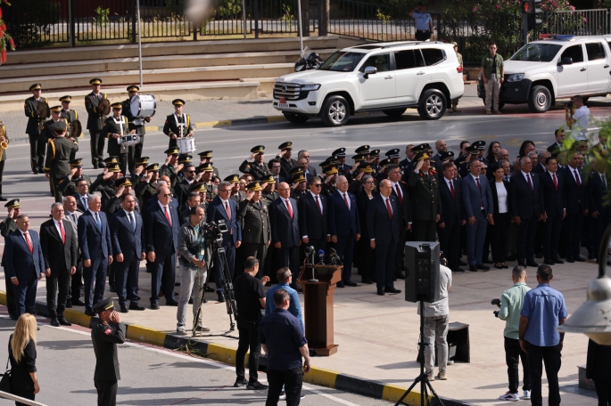 23 Nisan Ulusal Egemenlik ve Çocuk Bayramı törenlerle kutlanıyor... Lefkoşa Atatürk Anıtı önünde tören düzenlendi