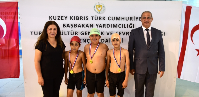 26. Cumhuriyet Şöleni Gençlik ve Spor Oyunları etkinlikleri yüzme yarışı ile devam etti