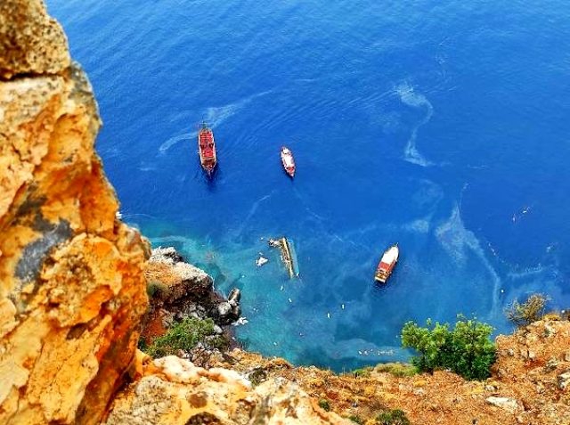 Alanya da tekne alabora oldu 37 kişi kurtarıldı 1 kişi hayatını kaybetti