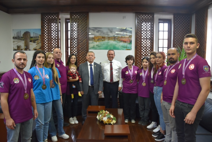  Ataoğlu, şampiyon olan KKTC Taekwondo Milli Takımı’nı kabul etti