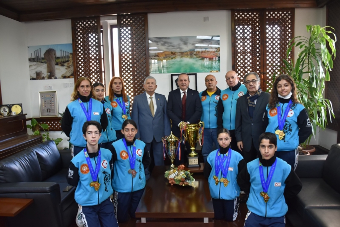 Ataoğlu, şampiyon tekvandocuları kabul etti