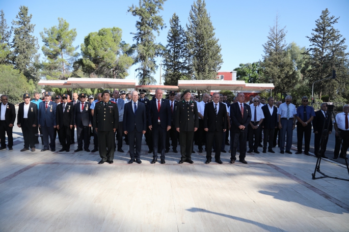  Atatürk Anıtı'nda tören düzenlendi