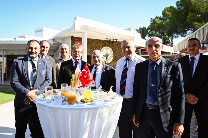 Başbakan, Ortaköy Gazinosu’ndaki tebrik kabulüne katıldı