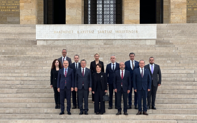 Başbakan Üstel Anıtkabir’i ziyaret etti