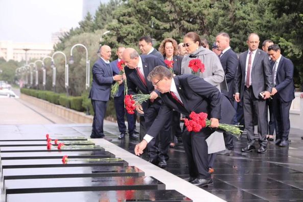  Başbakan Üstel: “Bakü'de '3 devlet tek millet' söylemimiz teyit edilmiştir”