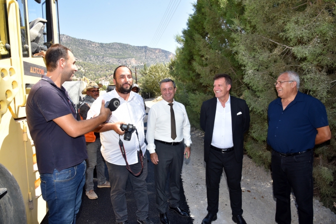 Bayındırlık ve Ulaştırma Bakanı Arıklı, Dağyolu’nda devam eden yol çalışmalarını inceledi