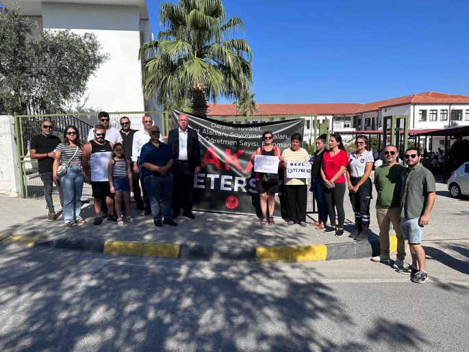  CTP Lapta Yavuzlar Lisesindeki “eksiklikler” nedeniyle eylem düzenledi