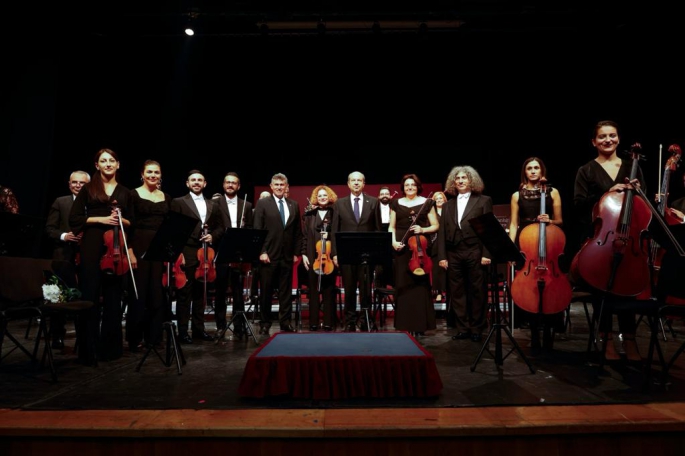  Cumhurbaşkanı Ersin Tatar, KKTC CSO’nun kuruluşunun 8. Yılı konserini izledi