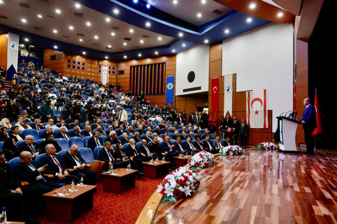  Cumhurbaşkanı Tatar, Pamukkale Üniversitesi’nde konferans verdi: “Geleceğimiz Türkiye ile birliktedir”