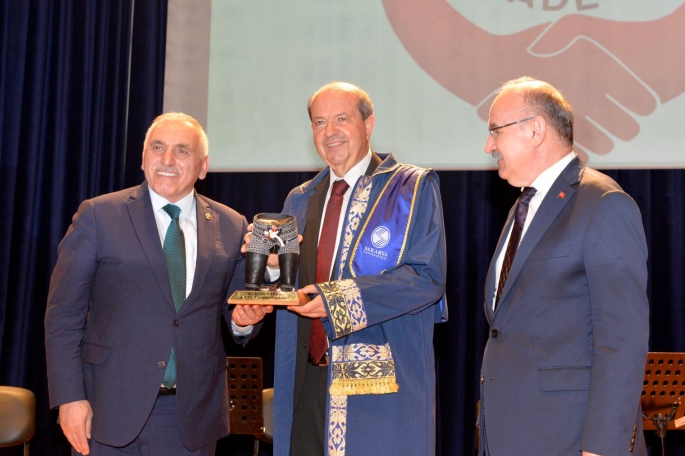 Cumhurbaşkanı Tatar Sakarya Üniversitesi’nde konferans verdi