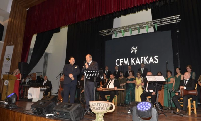 Cumhurbaşkanı Tatar, Vadili Kültür Derneği Türk Sanat Müziği Korosu’nun konserini izledi