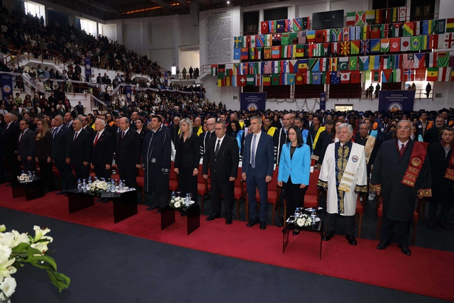  DAÜ lisans ve ön lisans mezunları diploma aldı