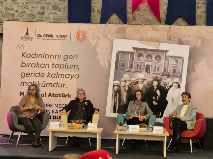 Derya, İzmir’de “Medeni Kanunu Konuşuyoruz” başlıklı panelde konuştu