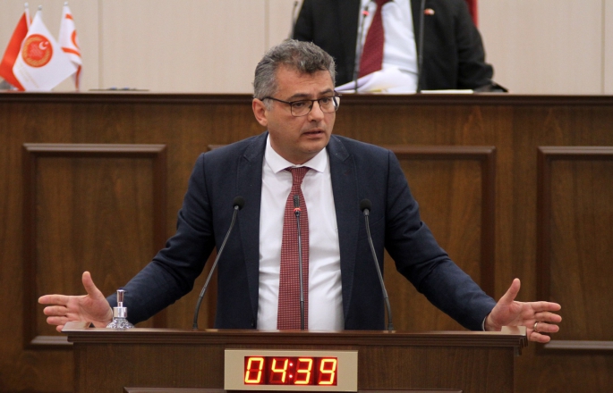 Erhürman: İtibarınız yerle bir, ilk günden intihar ettiniz!