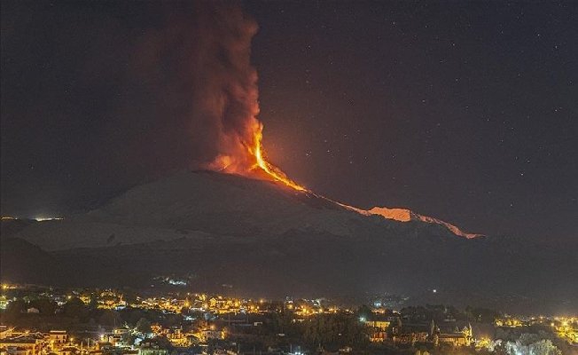 Etna yeniden faaliyete geçti