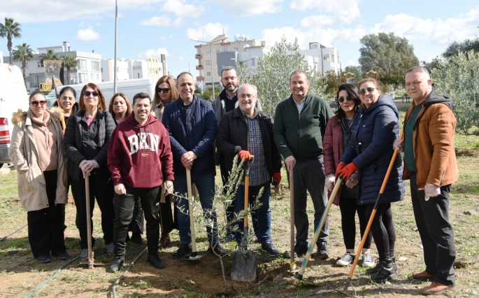  Gazeteciler Lefkoşa’da fidan dikti