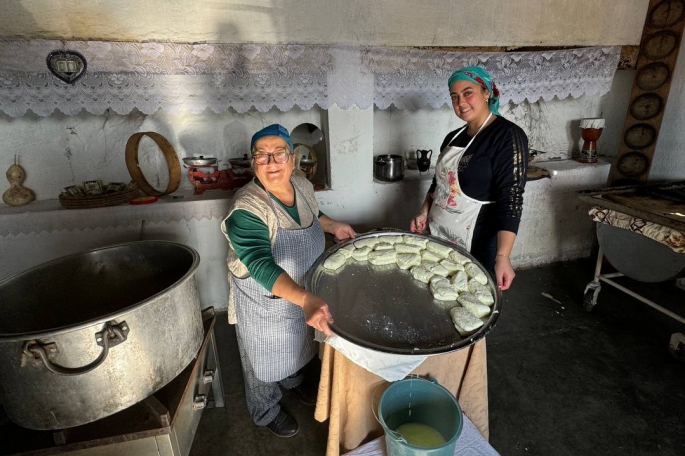  Geleneksel hellim yapımı KKTC'ye gelen turistlerin yeni gözdesi oldu