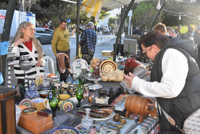 Girne Belediyesi'nin organizasyonu ile dün Vintage & Antika Pazarı düzenlendi