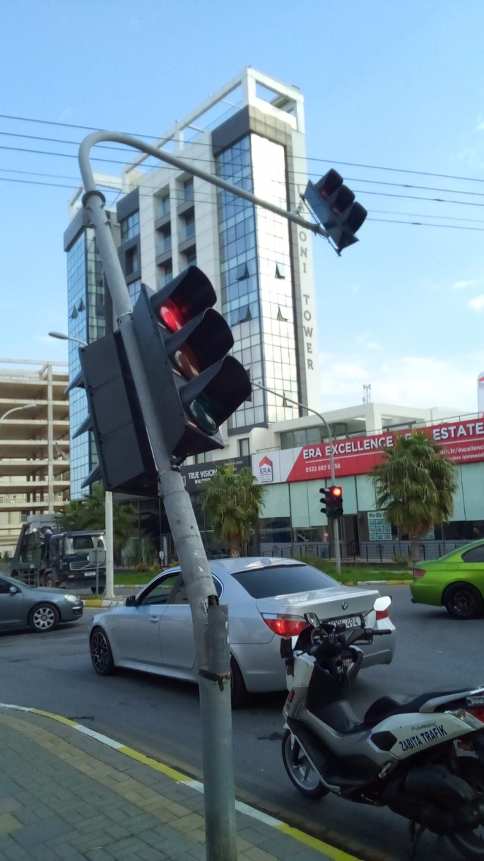 Girne'de Dr. Fazıl Küçük Caddesi üzerindeki trafik sinyalizasyon sistemi yarın saat 15.00’e kadar kapatılacak