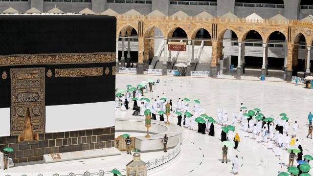 Hacı adayları Kabe'de ilk tavaflarını yapmaya başladı