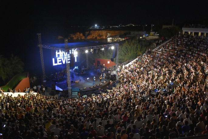 Haluk Levent,Şampiyon Melekler  için Girne Amfitiyatro’da konser verdi