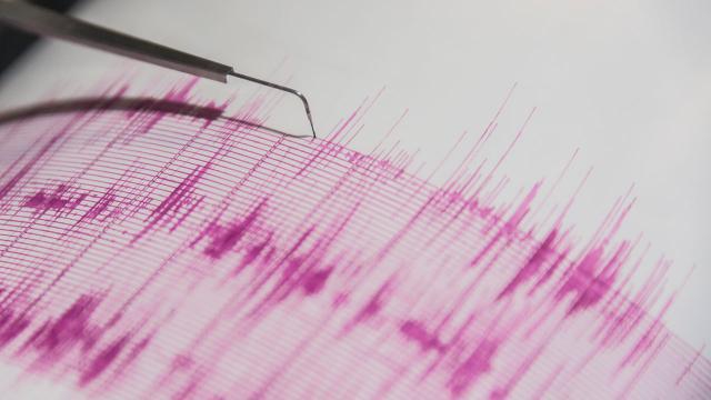 İran'da 5,7 büyüklüğünde deprem