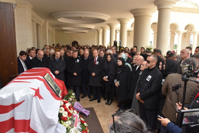 İş insanı Asil Nadir toprağa verildi