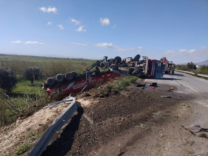 İskele – Ercan Anayolu’nda tanker devrildi! 