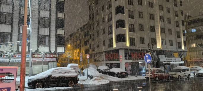  İstanbul'da kar yağışı aralıklarla sürüyor