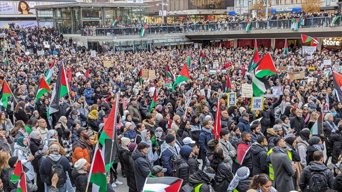  İsveç'in başkenti Stockholm'de Filistin'e destek yürüyüşü düzenlendi