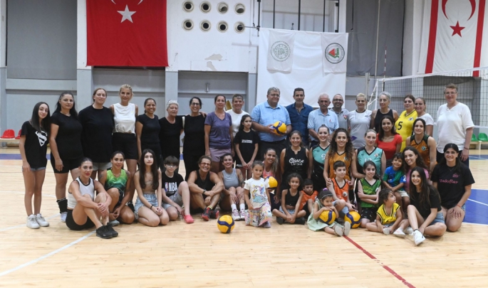 Kadın voleyboluna emek verenler Vakıflar Gecesi’nde onurlandırıldı