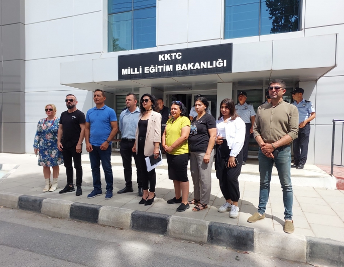 KTOEÖS ve Meral-Vedat Ertüngü Lisesi velileri Eğitim Bakanlığı önünde basın açıklaması yaptı