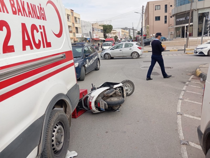 Lefkoşa’da ambulans ve motosiklet çarpıştı: 1 yaralı