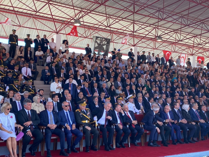 Lefkoşa Dr. Fazıl Küçük Bulvarı’nda tören ve resmi geçit