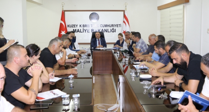 Maliye Bakanı Alişan Şan, kamuda örgütlü sendikalarla üçüncü toplantısını bugün gerçekleştirdi. 