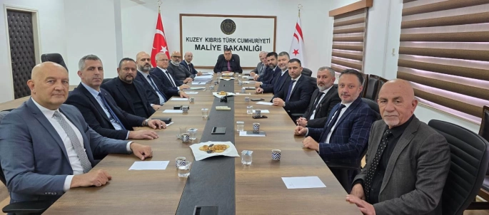 Maliye Bakanı Berova, KKTC Sigorta ve Reasürans Şirketler Birliği heyetini kabul etti