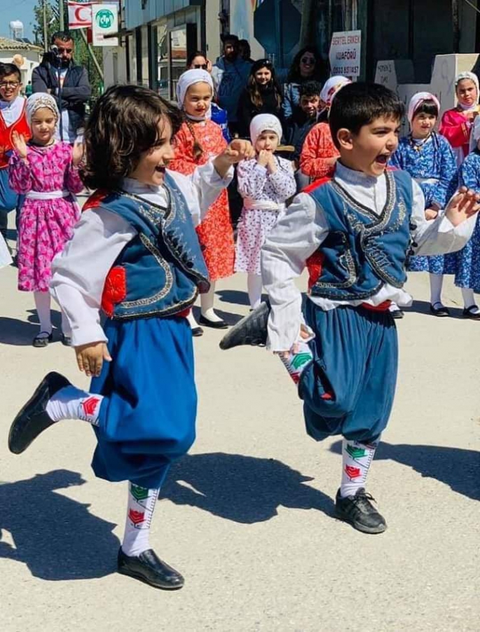  Mehmetçik Büyükkonuk Belediyesi Halk Dansları Topluluğu kayıtları sürüyor