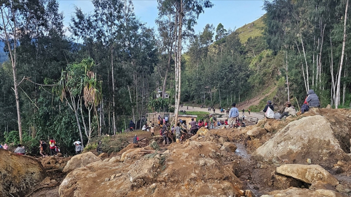  Papua Yeni Gine'de yeni bir toprak kayması riski bulunduğu bildirildi