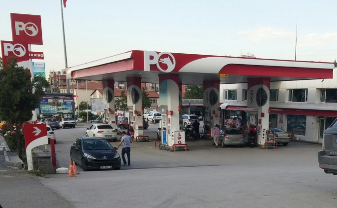 Petrol istasyonunda çıkan kavgada ciddi darp etti