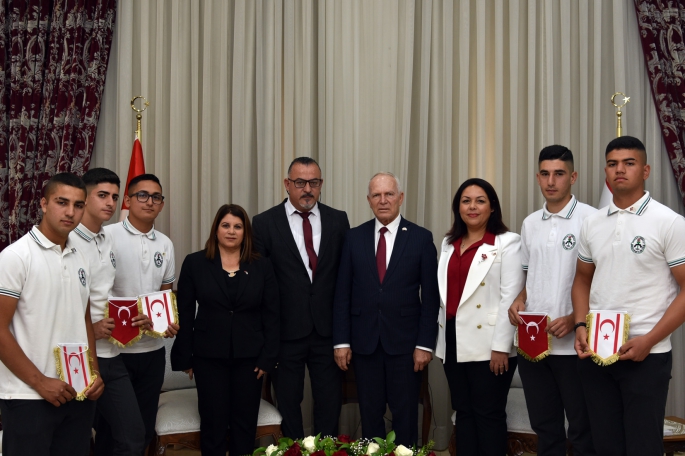  Sedat Simavi Endüstri Meslek Lisesi öğrencileri Cumhuriyet Meclisi Başkanı Töre’yi ziyaret etti