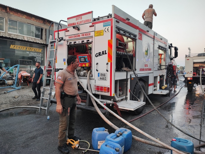 Sivil Savunma ekipleri Lefkoşa bölgesinde çıkan yangına müdahalede bulundu