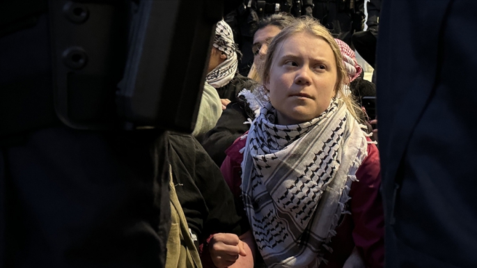  Tanınmış iklim aktivisti Thunberg, İsrail protestosu sırasında Danimarka'da gözaltına alındı