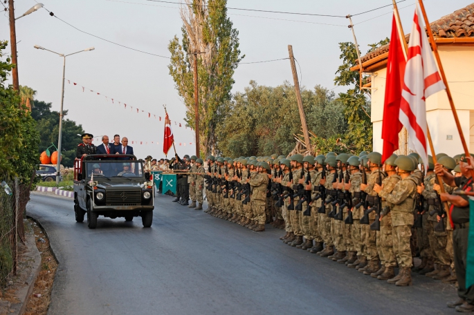  Tatar Lefke’deki törende vurguladı: “Şu an onurumuzla yaşıyorsak bunu Barış Harekatı’na borçluyuz”