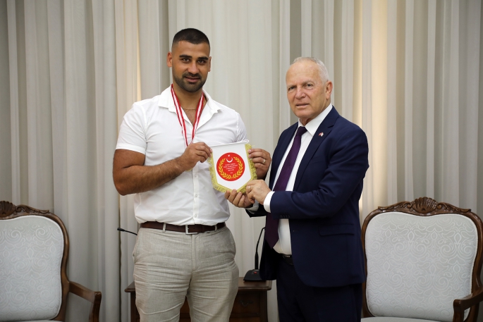 Töre, boksör İbrahim Mercan’ı kabul etti 