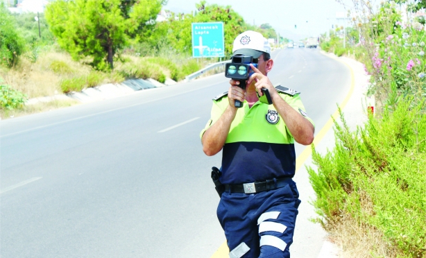  Trafik denetiminde 2 sürücü tutuklandı, 37 araç trafikten men edildi