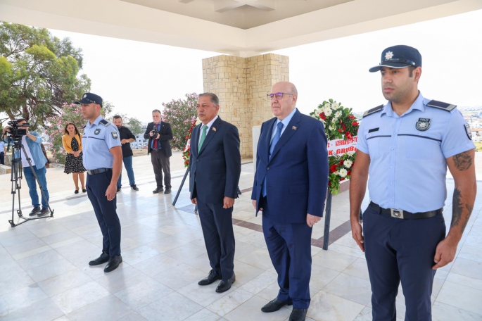  Türkiye ve Azerbaycan Parlamentoları Dostluk Grupları Dr. Küçük ve Denktaş’ın anıt mezarlarını ziyaret etti