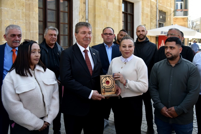 Üstel, Sarayönü’nde düzenlenen etkinliğe katılarak kan bağışında bulundu