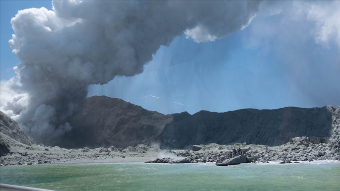  Yeni Zelanda'da Whakaari Yanardağı'nın faaliyete geçmesi nedeniyle bazı uçuşlar iptal edildi