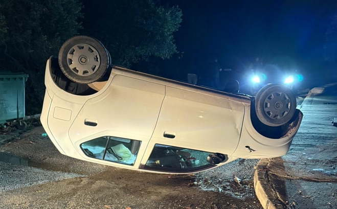  Yenierenköy'de duvara çarpan araç takla attı, yaralanan olmadı